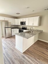 645 Stowe Ct in Clarksville, TN - Foto de edificio - Building Photo