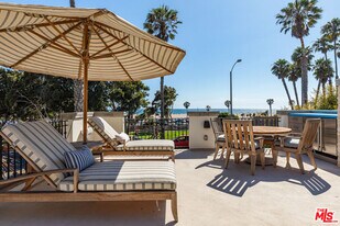 127 Hollister Ave in Santa Monica, CA - Building Photo