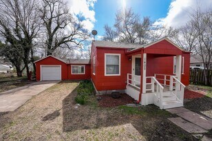 1405 Edgemoor Dr in El Dorado, KS - Building Photo