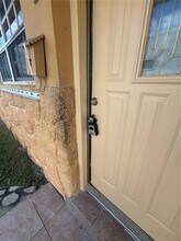 733 NW 4th St in Hallandale Beach, FL - Foto de edificio - Building Photo