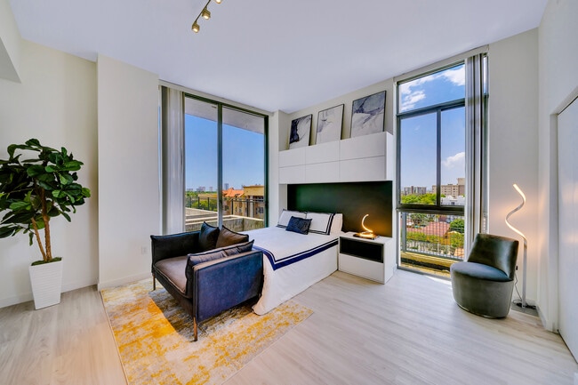 Nine Hollywood in Hollywood, FL - Building Photo - Building Photo