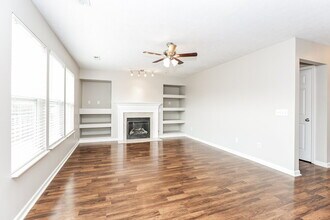 909 Grand Oak Dr in Smyrna, TN - Building Photo - Building Photo