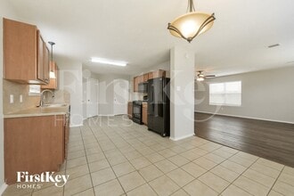 7330 Winter Song Dr in Magnolia, TX - Foto de edificio - Building Photo