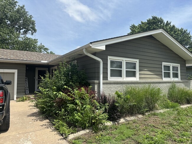 property at 1212 W Fultz St
