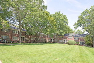 Northfield Townhouses in West Orange, NJ - Building Photo - Building Photo