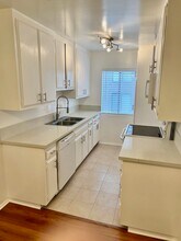 320 S Clark Dr in Los Angeles, CA - Building Photo - Building Photo