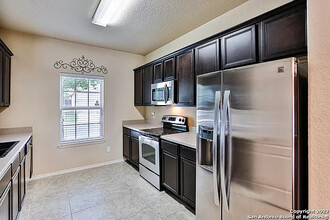 5422 Sunlit Brk in San Antonio, TX - Building Photo - Building Photo