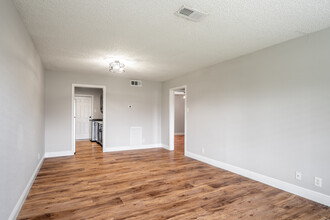 Prutzman Place Apartments in Beaumont, TX - Building Photo - Interior Photo
