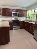 16030 Miami Dr in North Miami Beach, FL - Building Photo