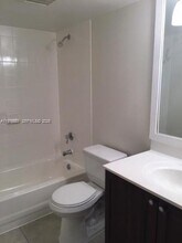 1733 Village Blvd in West Palm Beach, FL - Foto de edificio - Building Photo