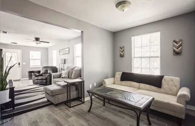 3615 E Lambright St in Tampa, FL - Foto de edificio - Building Photo