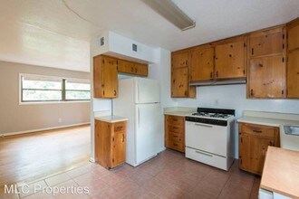 886 St Charles Ave NE in Atlanta, GA - Building Photo - Building Photo