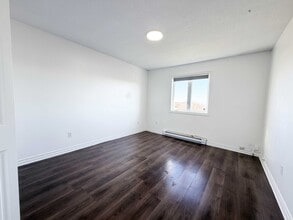 9 Edgecombe Dr in St John's, NL - Building Photo - Building Photo