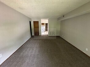16704 E 28th Pl in Independence, MO - Building Photo - Building Photo