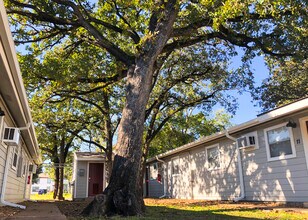 500 Foch St in Bryan, TX - Building Photo - Building Photo