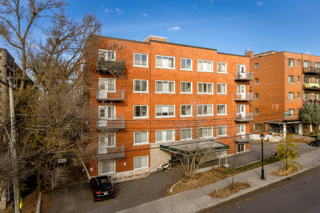 5105 De La Côte-Saint-Luc Ch in Montréal, QC - Building Photo