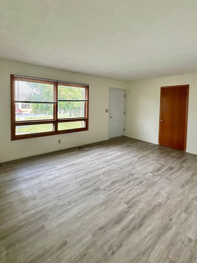 130 E Pomeroy St in River Falls, WI - Building Photo - Building Photo