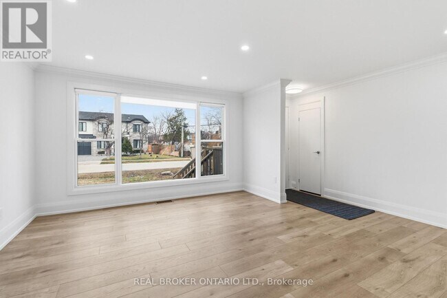 1020 Kent Ave. in Oakville, ON - Building Photo - Building Photo