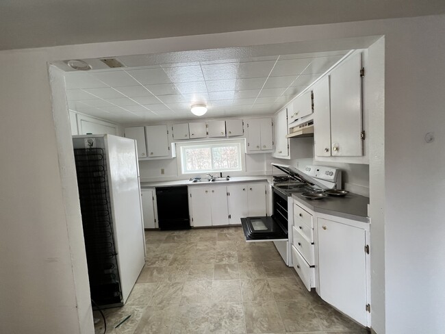 4404 Forrest Rd, Unit 2 in Anchorage, AK - Foto de edificio - Building Photo