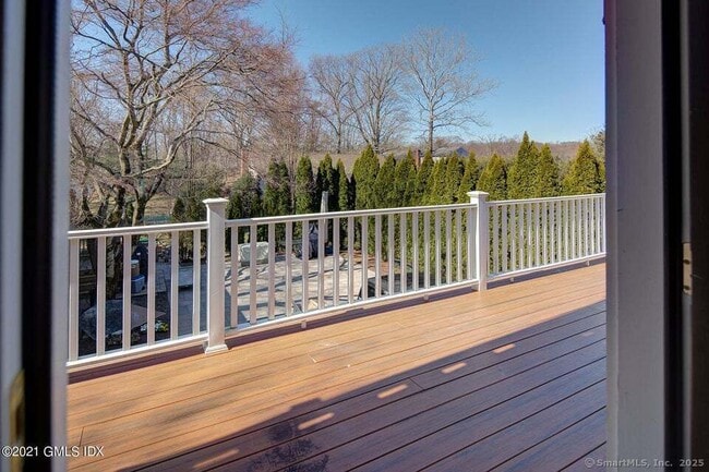 240 Pemberwick Rd in Greenwich, CT - Building Photo - Building Photo