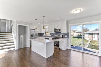 8409 Newland Ave in Burbank, IL - Foto de edificio - Building Photo