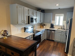 2605 Enfield Rd, Unit 222 in Austin, TX - Building Photo - Building Photo