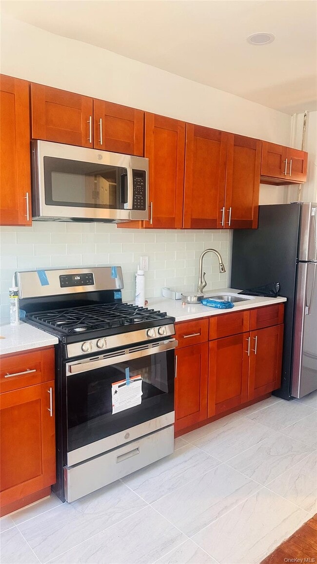 property at 1233 Glenmore Ave