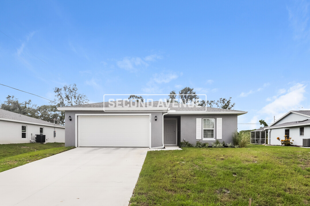 2343 Briarwood St in Port Charlotte, FL - Building Photo