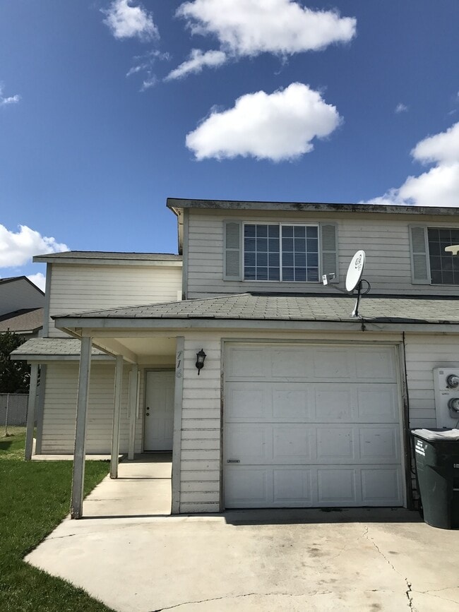 property at 716 NW Sunburst Ct