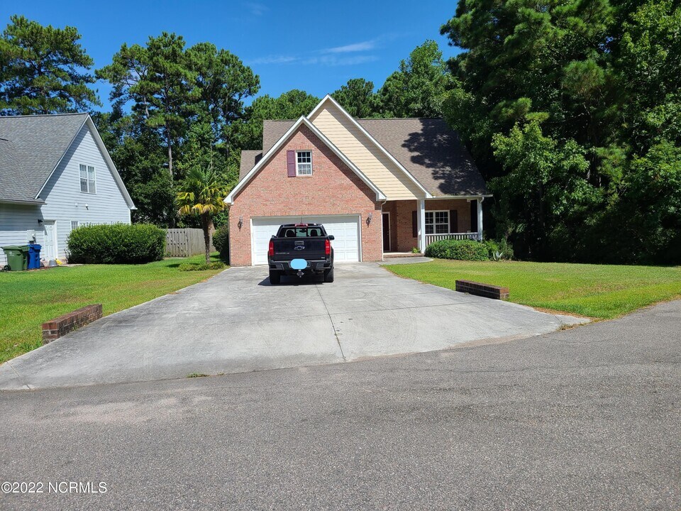 105 Bridge Tender Cove in Sneads Ferry, NC - Building Photo