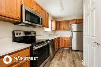 242 N Blakemore Ave in Gallatin, TN - Foto de edificio - Building Photo