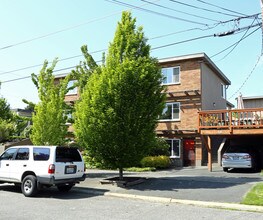 Garden View Apartments in Seattle, WA - Building Photo - Building Photo