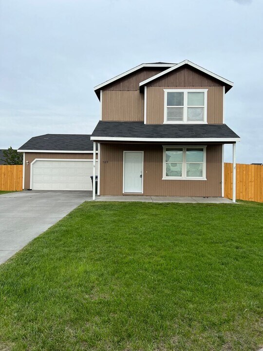 709 Penrose St in Moses Lake, WA - Building Photo