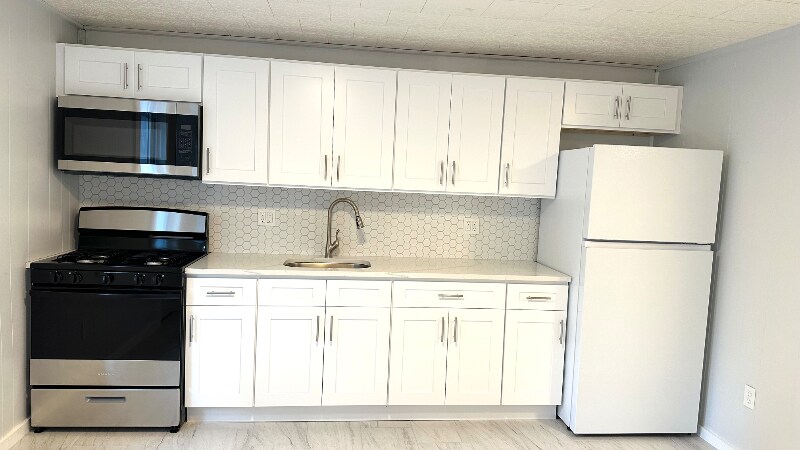 48 Mechanic St in Killingly, CT - Building Photo