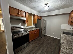 5701 Battery Ct, Unit B in Greensboro, NC - Building Photo - Building Photo