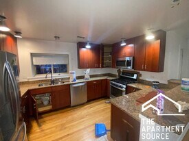 2528 W Fitch Ave, Unit 3 in Chicago, IL - Building Photo