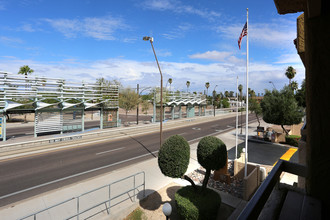 La Paloma Apartments in Tempe, AZ - Building Photo - Building Photo