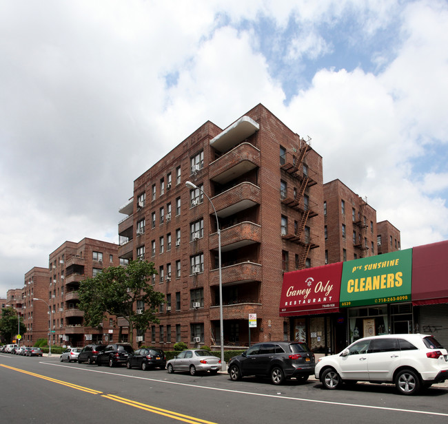 99-12 65th Ave in Rego Park, NY - Building Photo - Building Photo