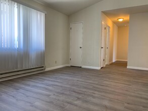 729 Highland Ave in San Mateo, CA - Foto de edificio - Building Photo