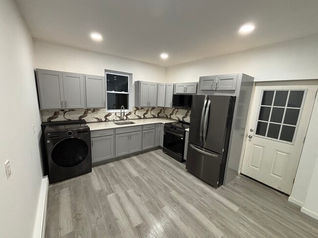 37 Wyoming St in Wilkes-Barre, PA - Building Photo - Building Photo