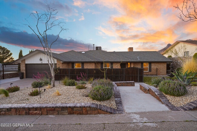 property at 413 Hollydale Dr