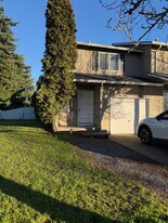 992-994 Charter Pl NE in Salem, OR - Building Photo