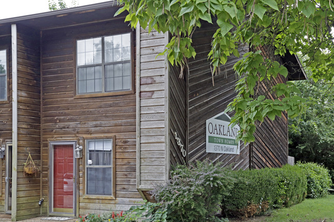 Oakland Town Homes in Fayetteville, AR - Building Photo - Building Photo