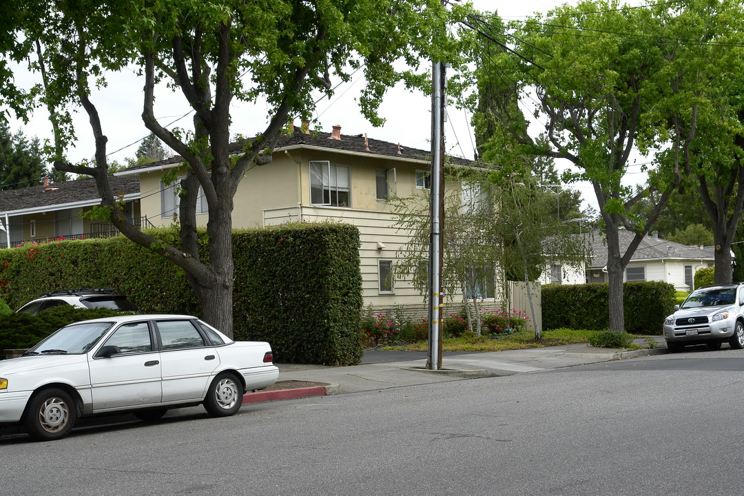 734 Live Oak Ave in Menlo Park, CA - Building Photo