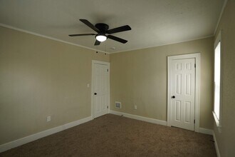 This beautifully updated 3-bedroom, 1-bath in Detroit, MI - Foto de edificio - Building Photo