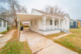 2113 NE 17th St in Oklahoma City, OK - Building Photo - Building Photo