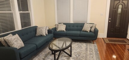 703 W Markham Ave in Durham, NC - Foto de edificio - Building Photo