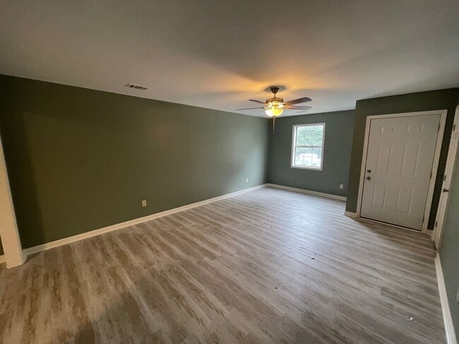 121 Clyde Dr in Cedartown, GA - Building Photo - Building Photo