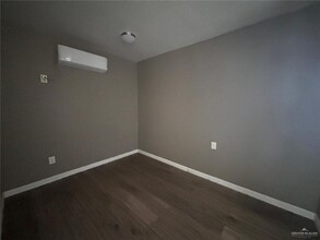 102 S Holland Ave in Mission, TX - Building Photo - Building Photo