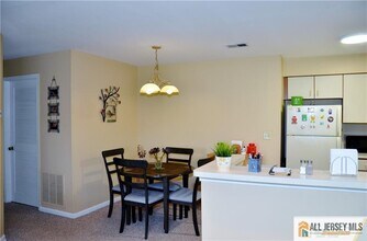 40 Lear Ct in East Brunswick, NJ - Building Photo - Building Photo